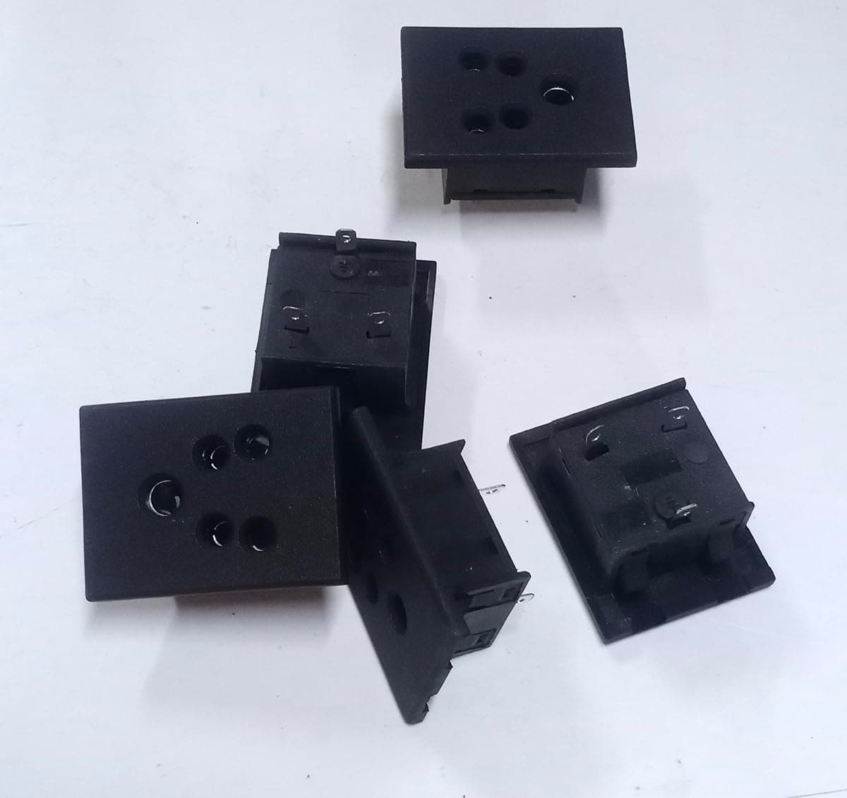 5 PIN SOCKET 6A BLACK